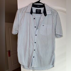 HOLLISTER MENS BUTTON DOWN - MEDIUM